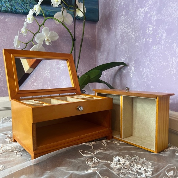 Elegant Wooden Jewelry Box with Top Organizers and one Drawer - Picture 6 of 11